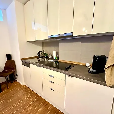 Beefree Connect Metro Bus Shops Olympia Apartament *