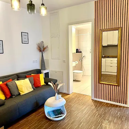 Beefree Connect Metro Bus Shops Olympia Apartament Monachium